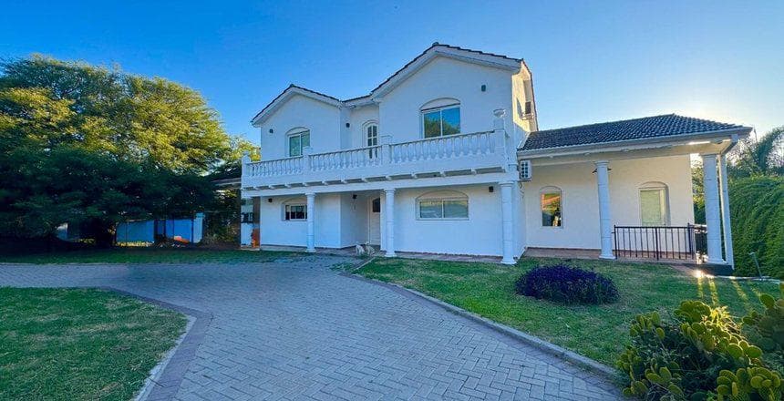 CASA EN VENTA EN COUNTRY 4 HOJAS  MENDIOLAZA - Imagen 1