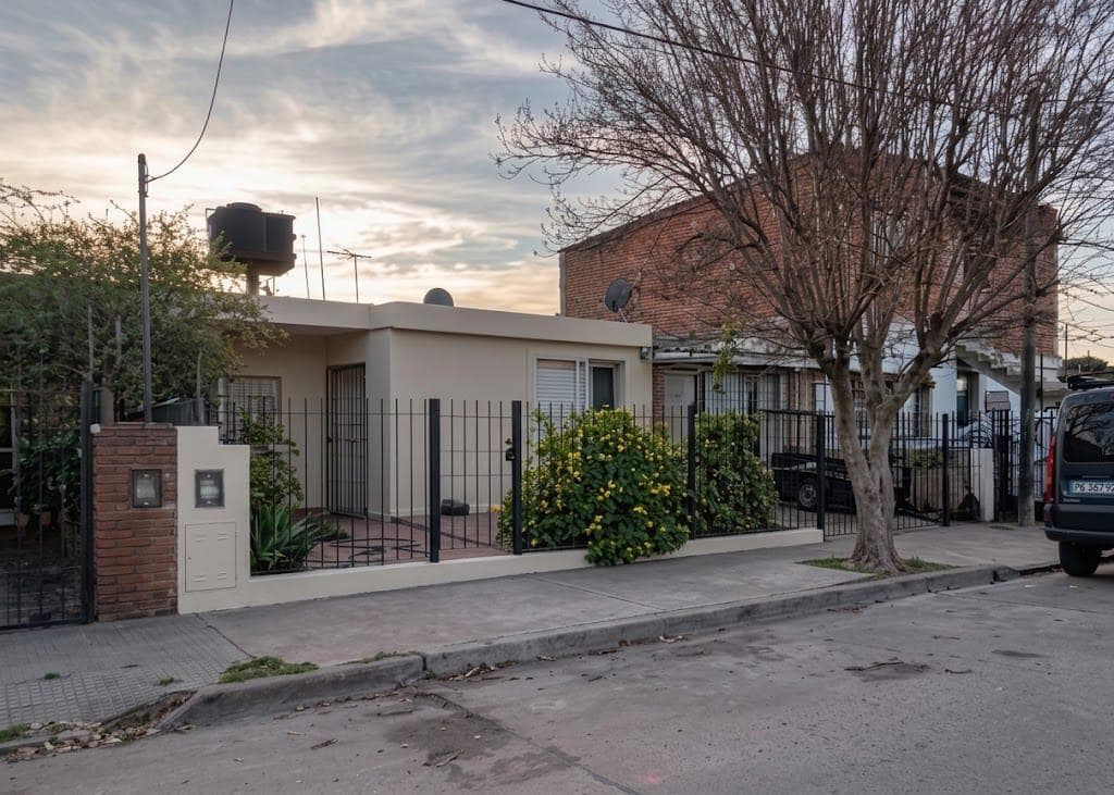 VENTA  CASA DE 3 DORMITORIOS EN BARRIO DON BOSCO - Imagen 1