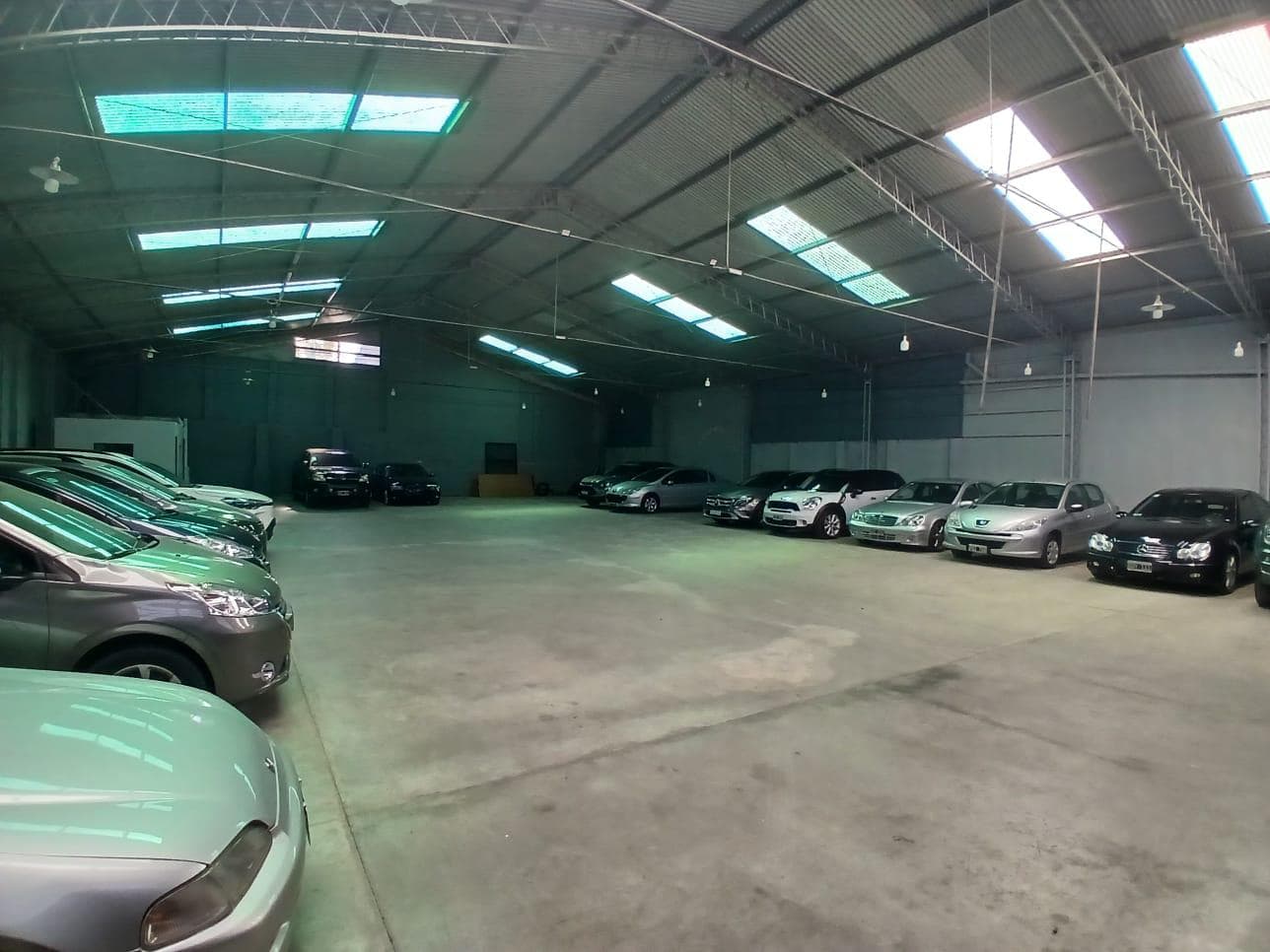 VENTA  IMPORTANTE GALPÓN EN ALTO ALBERDI  A 4 CUADRAS DEL NUEVOCENTRO SHOPPING - Imagen 1