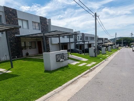 VENTA CASA DE 3 DORMITORIOS EN TERRAZAS DE LA ESTANZUELA - Imagen 1