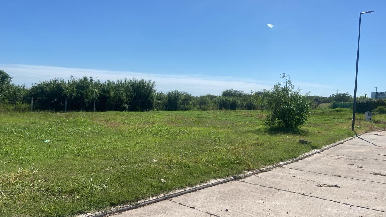 VENTA  EXCLUSIVO LOTE EN JARDÍN INGLÉS ESTE-  VALLE ESCONDIDO - Imagen 1