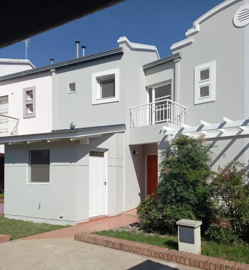 VENTA  DÚPLEX  EN JARDINES DE LOS SOLES I  VALLE ESCONDIDO - Imagen 1