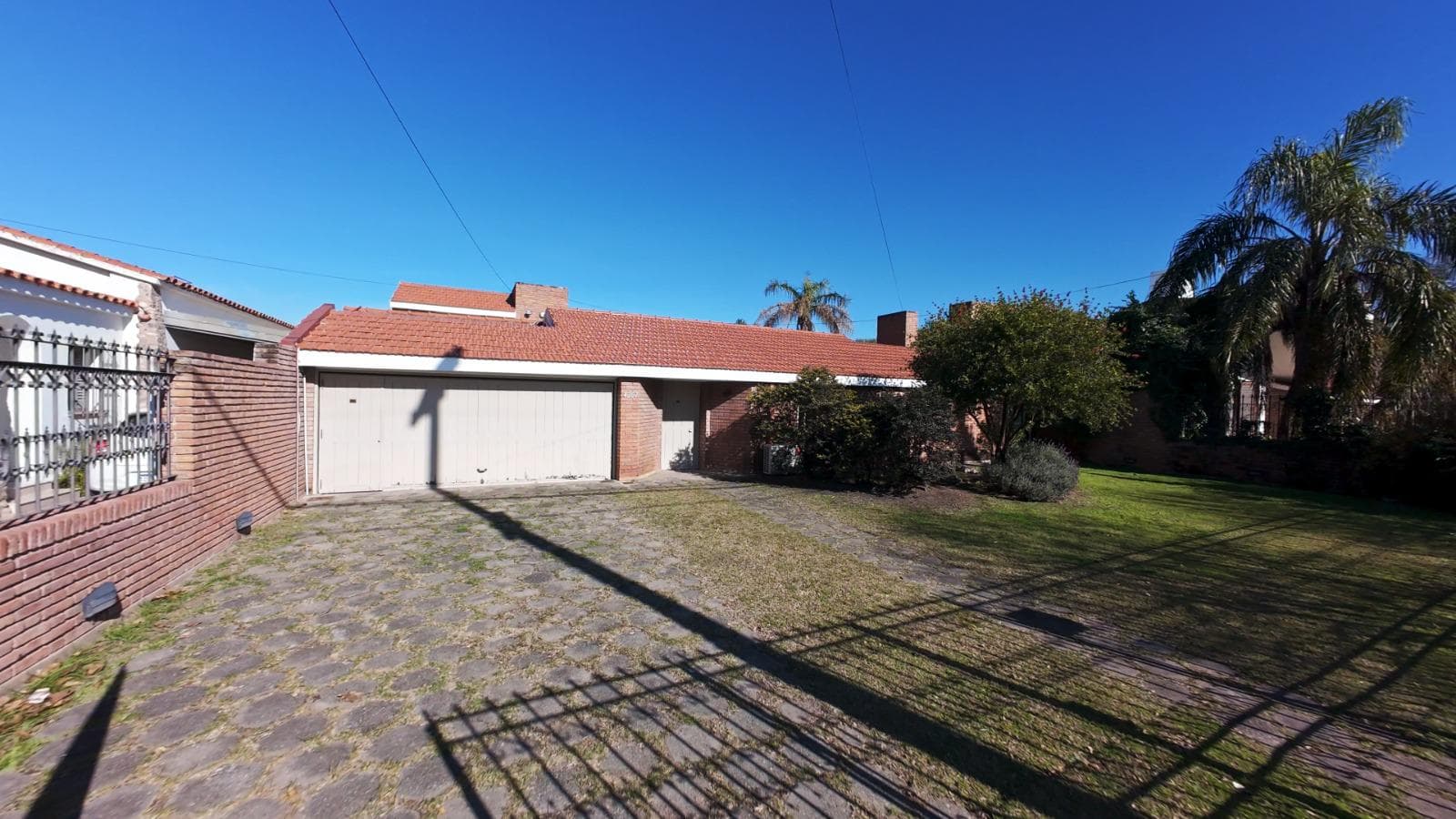 VENTA  IMPORTANTE CASA 5 DORMITORIOS EN CERRO DE LAS ROSAS - Imagen 1