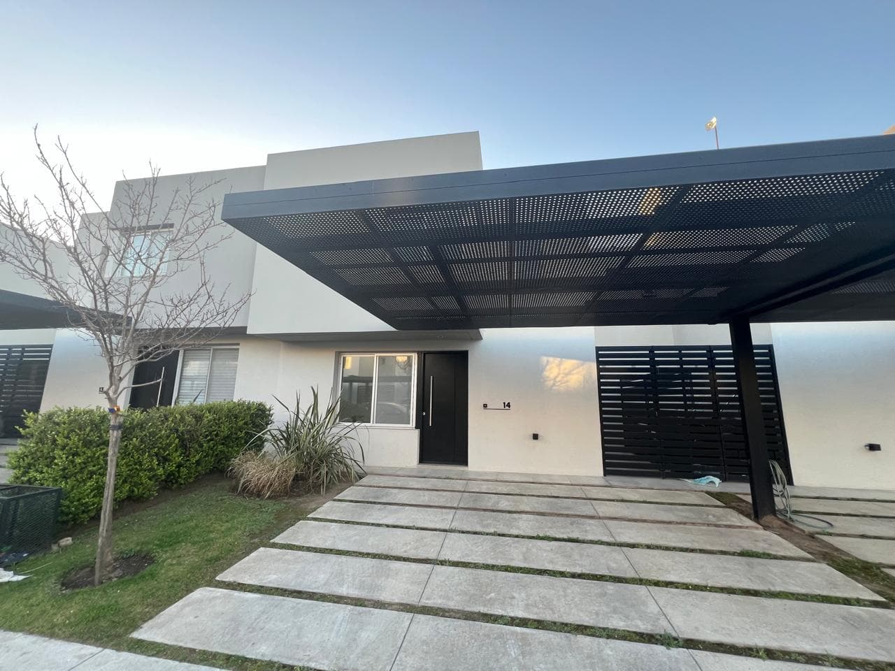 ALQUILER  CASA 3 DORMITORIOS EN BARRIO PRIVADO ROSSEN - Imagen 1