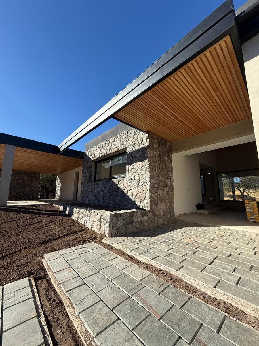 VENTA  CASA MODERNA DE CATEGORÍA EN ESTANCIA EL TERRÓN  MENDIOLAZA - Imagen 1