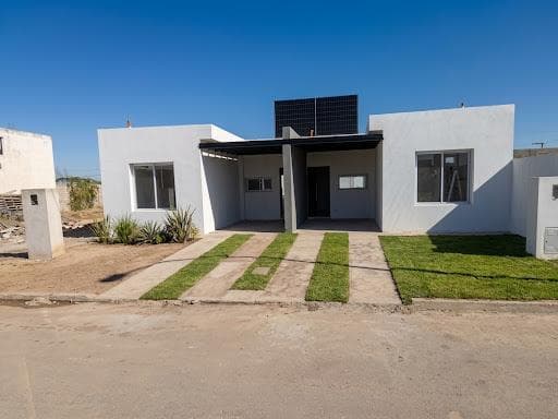 VENTA  CASA 2 DORMITORIOS CON PILETA EN BARRIO NORTE - Imagen 1