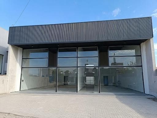ALQUILER LOCAL COMERCIAL EN NUEVO URCA  140 M2 - Imagen 1