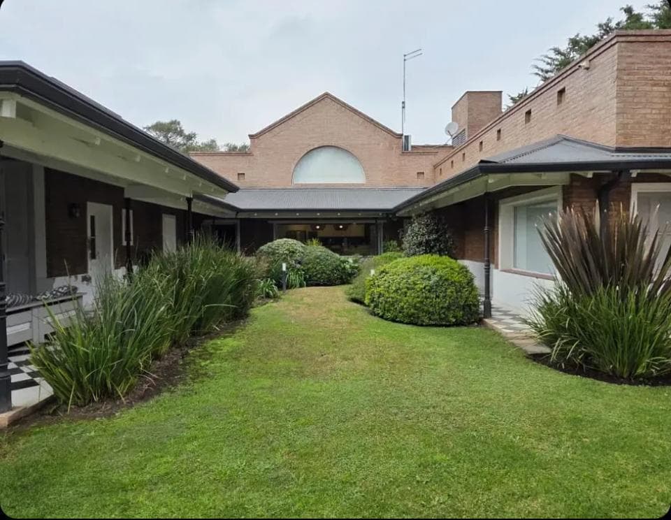VENTA CASA DE CATEGORÍA EN COUNTRY CHACRAS DE LA VILLA  VILLA ALLENDE - Imagen 1