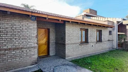 VENTA CASA CON ESPACIOS INDEPENDIENTES EN TABLADA PARK  CÓRDOBA - Imagen 1
