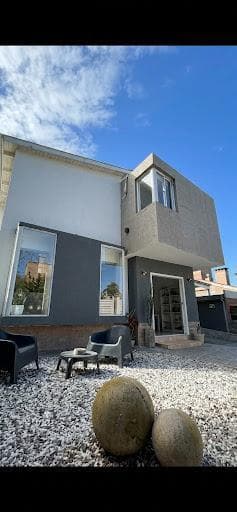VENTA  CASA  CON PILETA EN VILLA RIVERA INDARTE  CÓRDOBA - Imagen 1
