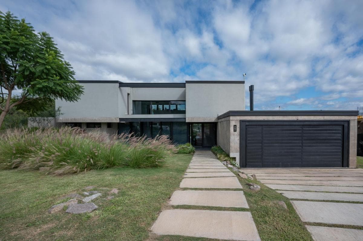 VENTA  CASA PREMIUM EN ESTANCIA EL TERRÓN  MENDIOLAZA - Imagen 1